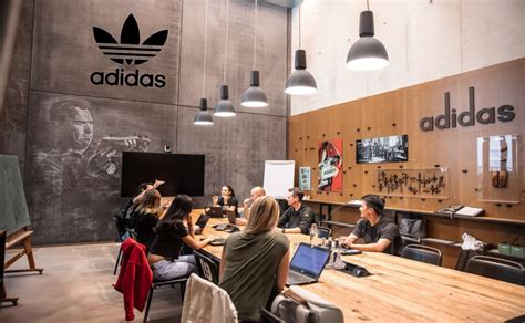 adidas trabajo